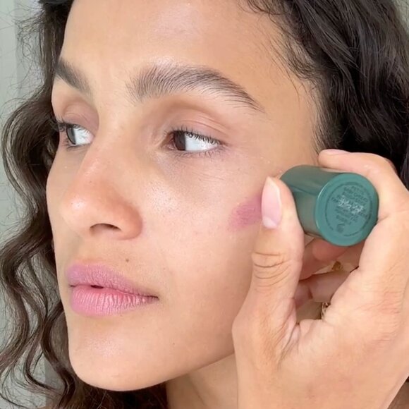 Westman Atelier|  Baby Cheeks in Bubble: a limited-edition luminous cool berry - Picture 2 of 16
